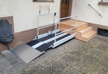 05/2025 Hebelift mit Podest und Treppe für Kunde in Lambsheim